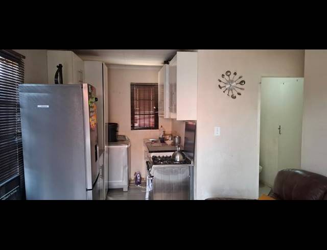 2 BEDROOM HOUSE FOR SALE IN OLIEVENHOUTBOSCH